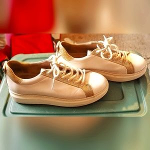 Women's Skechers size 8 and 1/2